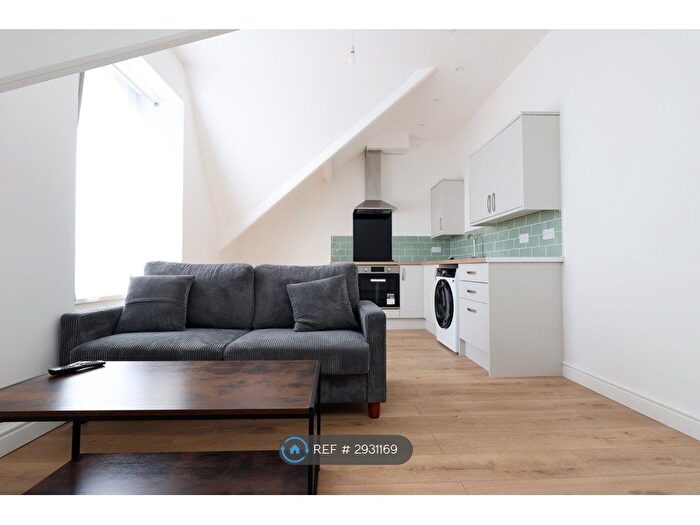 Studio To Rent In St Thomas, Swansea, SA1