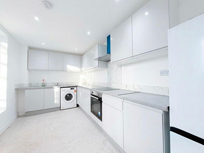 3 Bedroom Flat To Rent In Matrix Court, Queensway, Enfield, EN3