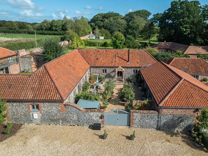 4 Bedroom Barn Conversion For Sale In New Road, Norwich, NR11