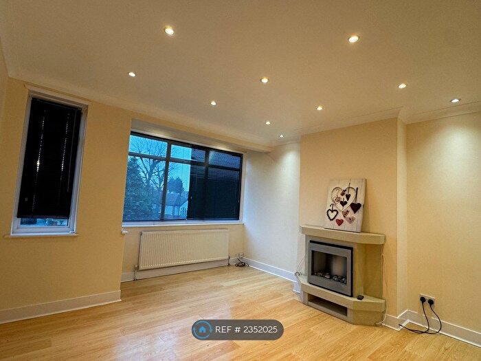 2 Bedroom Maisonette To Rent In Westland Avenue, Hornchurch, RM11