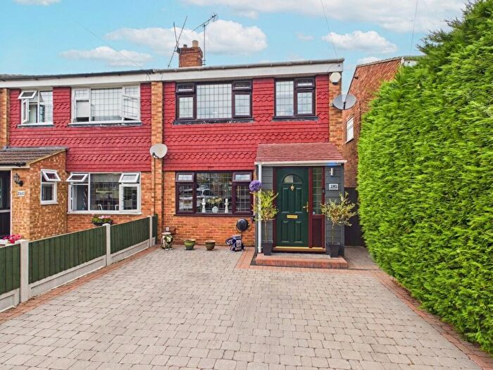 3 Bedroom Semi-Detached House For Sale In Southend Road, Stanford-Le-Hope, SS17