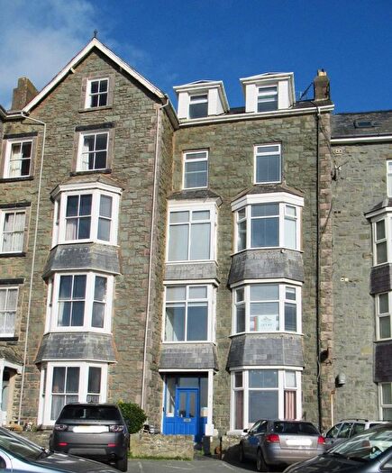2 Bedroom Flat To Rent In Marine Parade, Barmouth, LL42