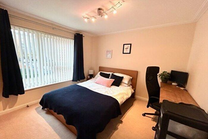 2 Bedroom Flat To Rent In Chandlery Way Taliesin Court, Cardiff, CF10