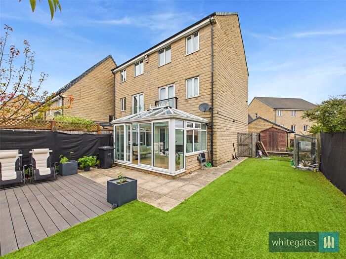 5 Bedroom Town House For Sale In Mill Race Lane, Laisterdyke, Bradford, West Yorkshire, BD4