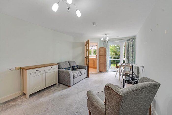 1 Bedroom Flat For Sale In White Hart Lane, Romford, RM7