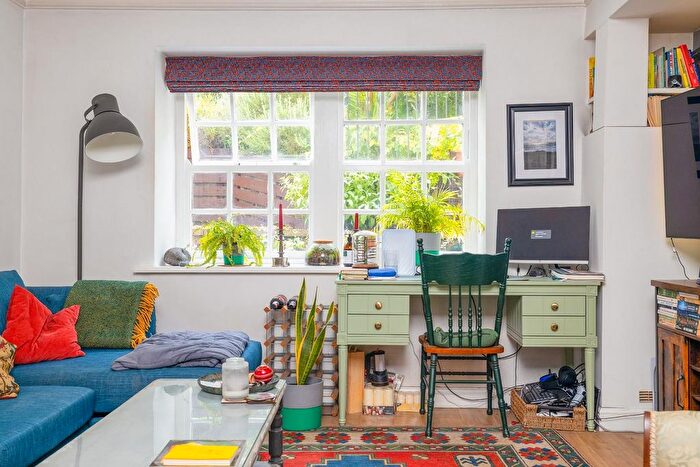 1 Bedroom Flat For Sale In Cotham Road, Cotham, BS6