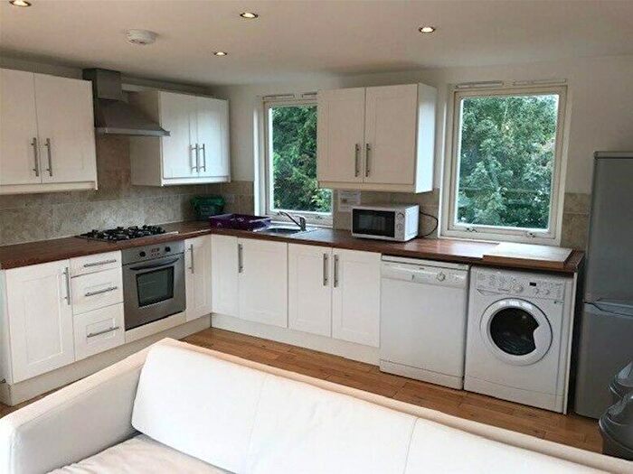 3 Bedroom Flat To Rent In Valentia Road, Headington, Oxford, OX3