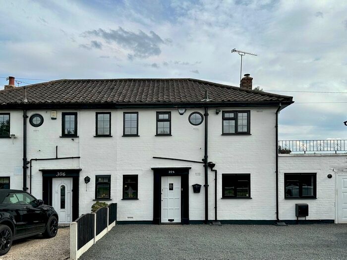 4 Bedroom Property To Rent In Eastern Avenue East, Romford, RM2