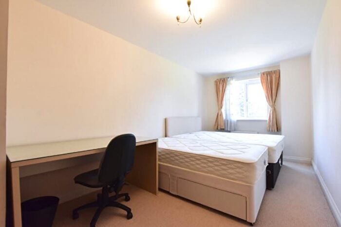 2 Bedroom Flat To Rent In Beach Lodge, Hendon Lane, Finchley, London, N3