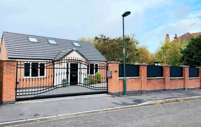 4 Bedroom Detached Bungalow To Rent In Chancery Court, Wilford, NG11
