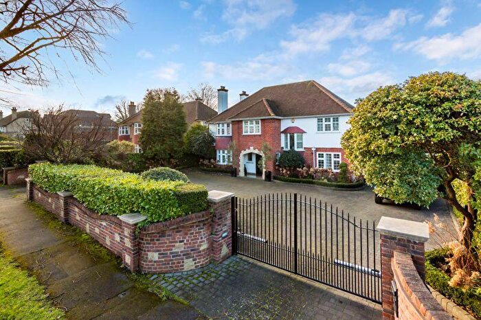 5 Bedroom Detached House To Rent In Shirley Avenue, South Cheam, SM2