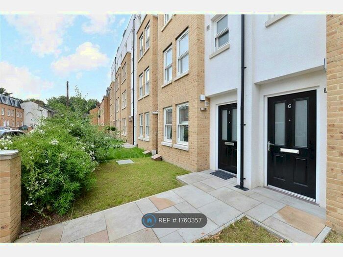 2 Bedroom Maisonette To Rent In Trafalgar Grove, London, SE10