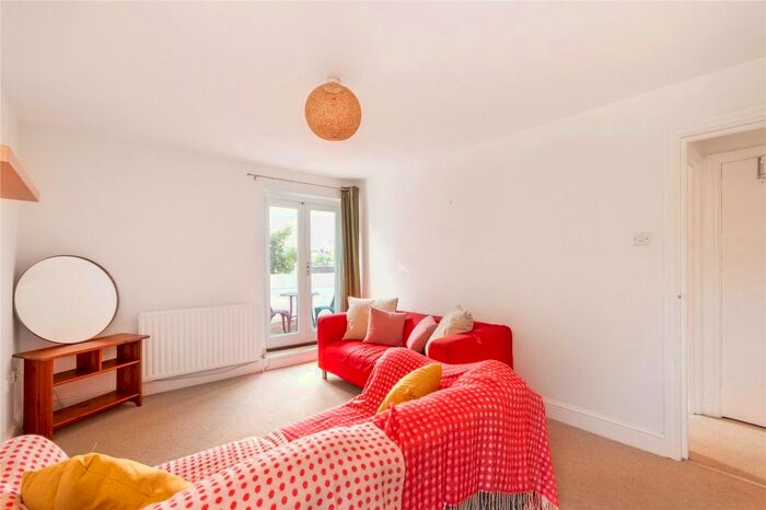 2 Bedroom Flat To Rent In Longley Road, London, SW17