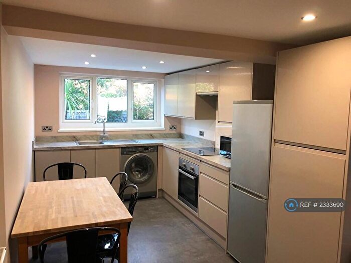 1 Bedroom Flat To Rent In Wallwood Road, London, E11