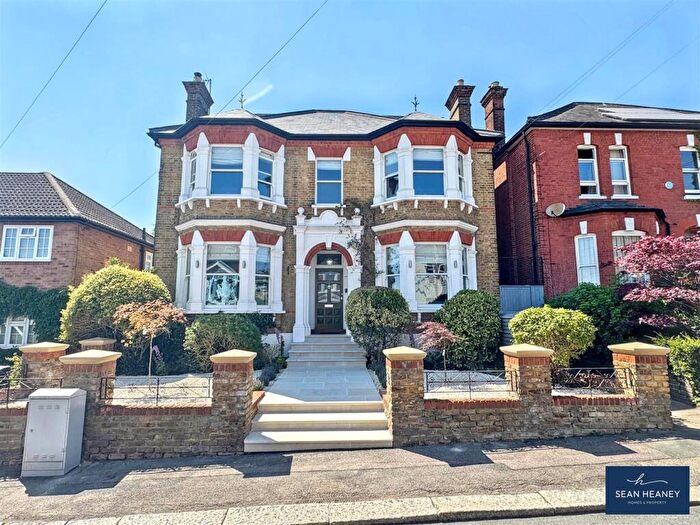 5 Bedroom Detached House For Sale In Hadley Road, Barnet, EN5