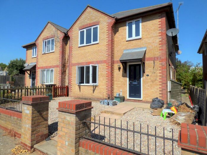 2 Bedroom Semi-Detached House To Rent In Recreation Road, Colchester, CO1