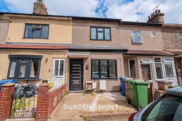 5 Bedroom Terraced House To Rent In Charlton Street, Grays, RM20