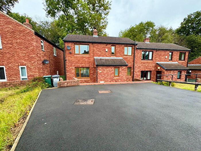 3 Bedroom Semi-Detached House For Sale In Manor Park, Silkstone, Barnsley, S75