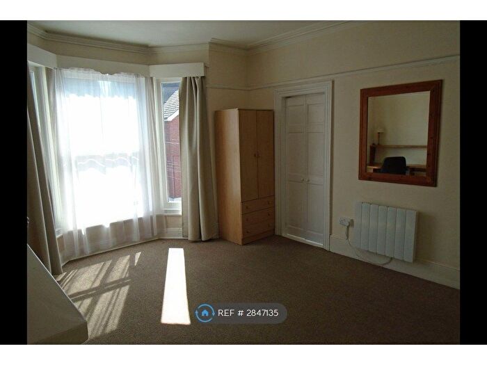 Studio To Rent In Elphinstone Road, Southsea, PO5
