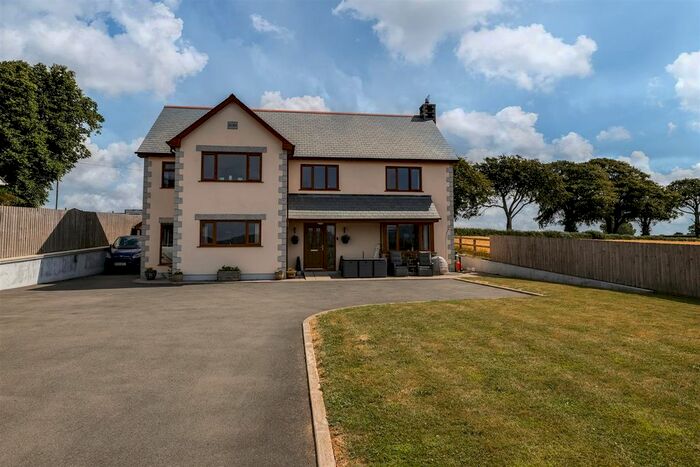 5 Bedroom Detached House For Sale In Coads Green, Launceston, PL15