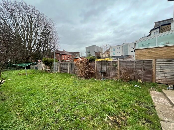 2 Bedroom Flat To Rent In Elmdale Road, Palmers Green, N13