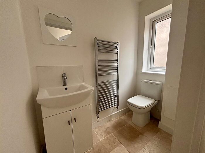 2 Bedroom Detached House To Rent In Dukes Way, Axminster, EX13