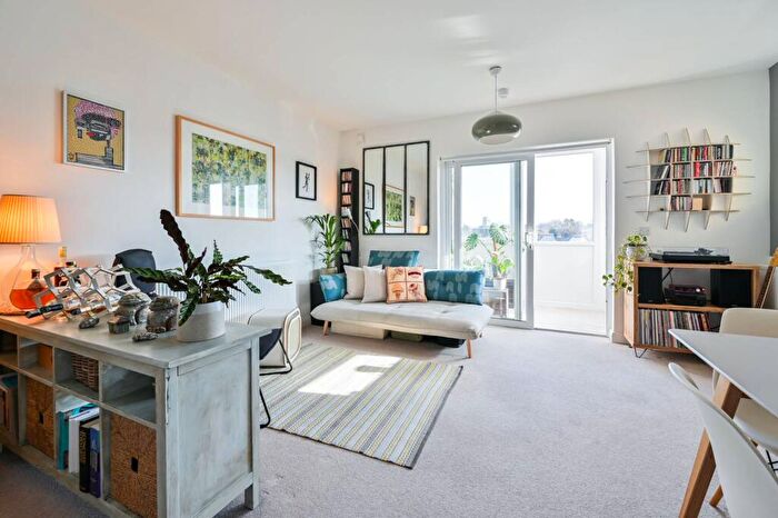 1 Bedroom Flat For Sale In Mantle Road, Brockley, London, SE4
