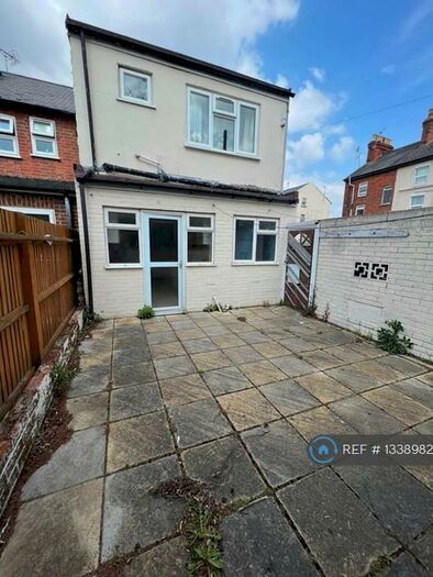 4 Bedroom End Of Terrace House To Rent In Stanley Grove, Reading, RG1