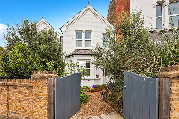 3 Bedroom Detached House For Sale In Richmond Road, Kingston Upon Thames, KT2