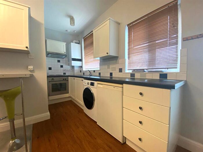 2 Bedroom Apartment To Rent In Clarendon Parade, Turners Hill, Cheshunt, EN8