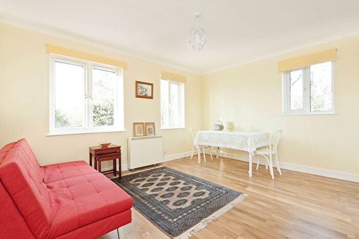 2 Bedroom Flat To Rent In Glyn Avenue, East Barnet, Barnet, EN4