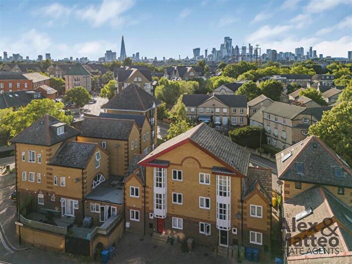 6 Bedroom House To Rent In Stanhope Close, Rotherhithe, SE16
