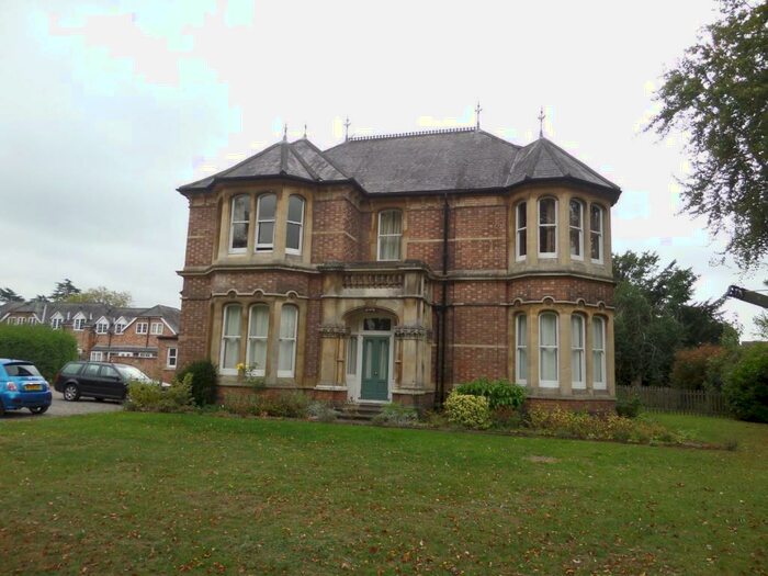 1 Bedroom Flat To Rent In Rear Flat, Park House, Leamington Spa, CV32