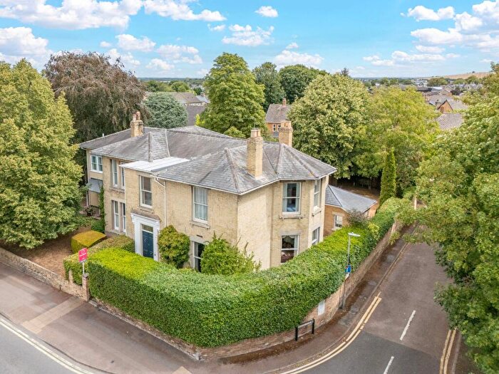 5 Bedroom Semi-Detached House For Sale In Kneesworth Street, Royston, SG8
