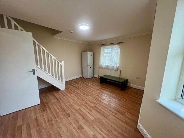 1 Bedroom Flat To Rent In High Road, Leytonstone, E11
