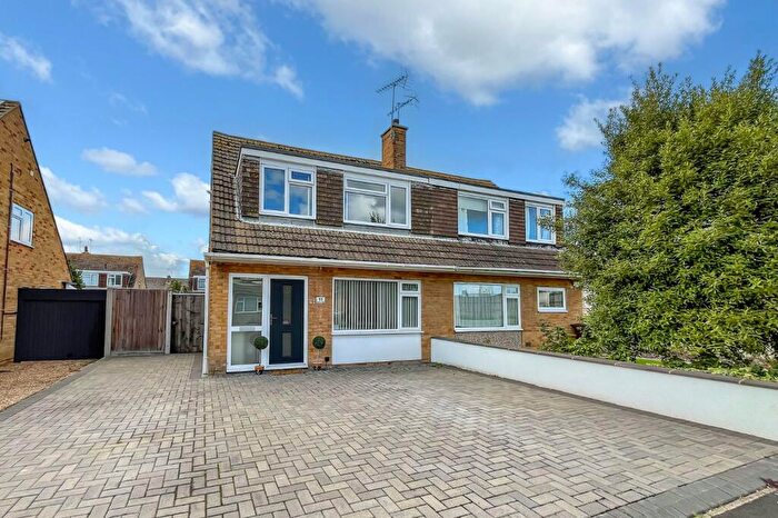 3 Bedroom Semi Detached House For Sale In Burwash Close, East Preston, Littlehampton, West Sussex, BN16