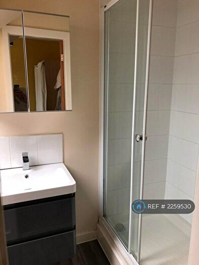 4 Bedroom Semi-Detached House To Rent In Radcliffe Mount, Nottingham, NG2