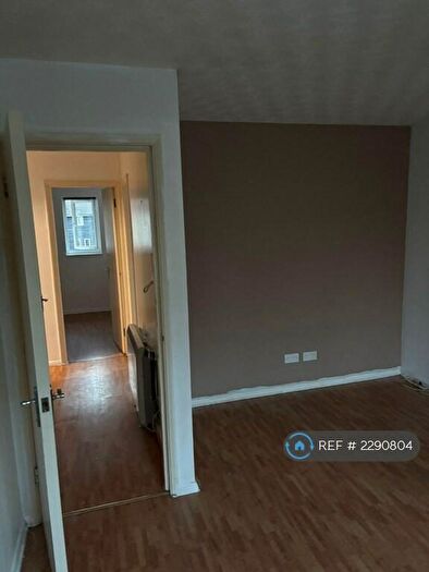 2 Bedroom Flat To Rent In Mandeville Court, Chingford, E4