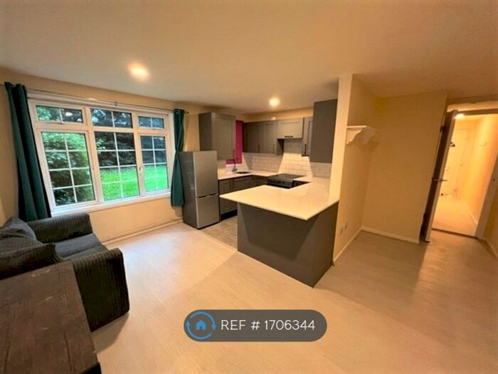 1 Bedroom Flat To Rent In Holmedale, Slough, SL2