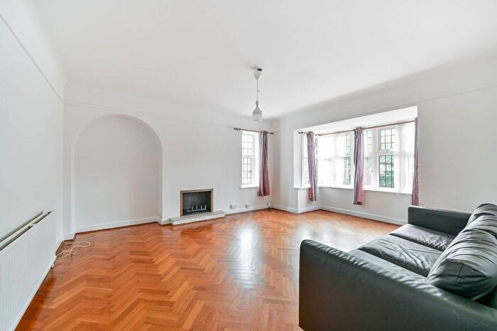 2 Bedroom Flat To Rent In Links Road, North Ealing, London, W3
