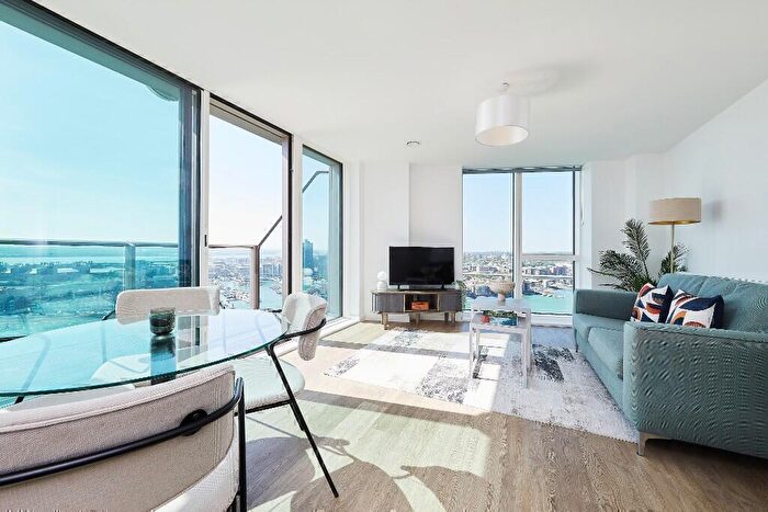 2 Bedroom Apartment To Rent In Austen Heights, Centenary Plaza, Southampton, City Of Southampton, SO19