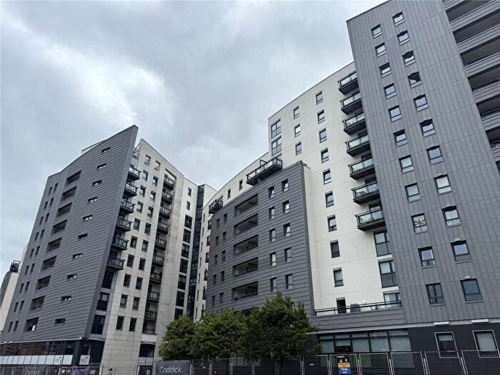 2 Bedroom Apartment For Sale In Gateway East, Marsh Lane, Leeds, LS9