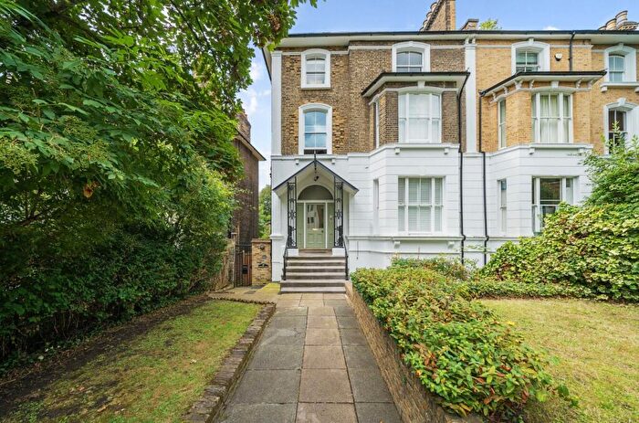 2 Bedroom Apartment For Sale In Granville Park, London, SE13