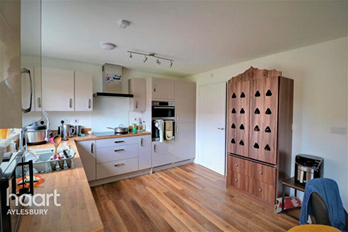 4 Bedroom Semi-Detached House To Rent In Draycott Close, Aylesbury, HP18