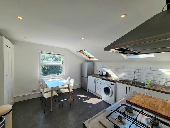 3 Bedroom Flat To Rent In Sudbourne Road, London, SW2