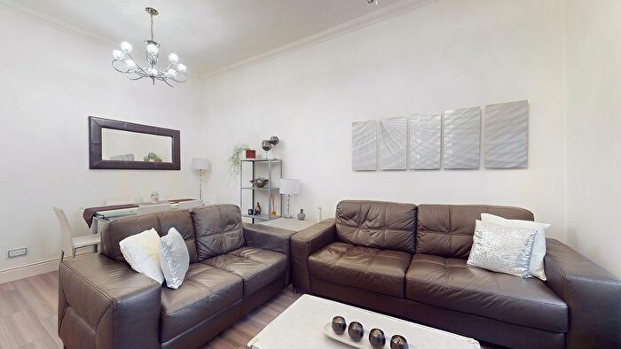 1 Bedroom Flat For Sale In Dumbarton Road, Glasgow, G11