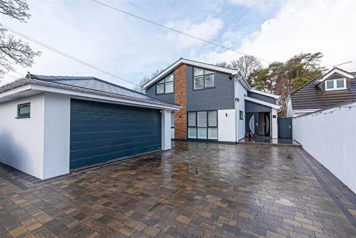 4 Bedroom Detached House For Sale In Woodlinken Drive, Verwood, BH31