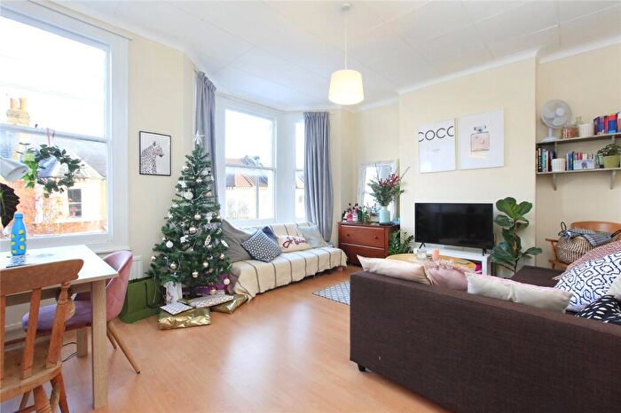 2 Bedroom Flat To Rent In Gaskarth Road, Clapham South, SW12