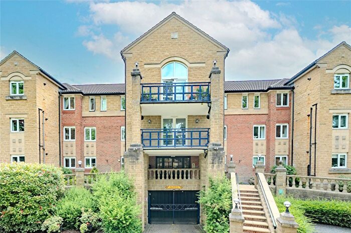 2 Bedroom Flat For Sale In Flat, The Highlands, Harrogate Road, Leeds, West Yorkshire, LS17