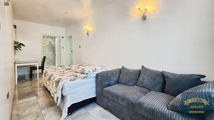 Studio To Rent In The Annexe, Shrub End Road, CO3